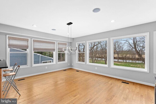 Building Photo - 19451 Youngs Cliff Rd