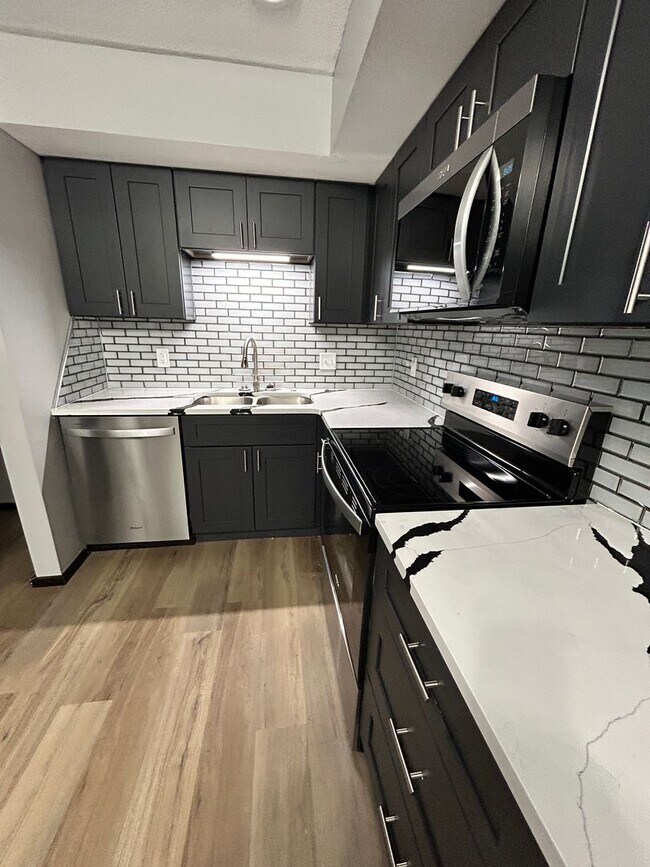 Building Photo - Unique two bedroom 1 1/2 bath with additio...