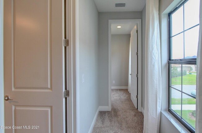 Building Photo - 6903 Vista Hermosa Dr