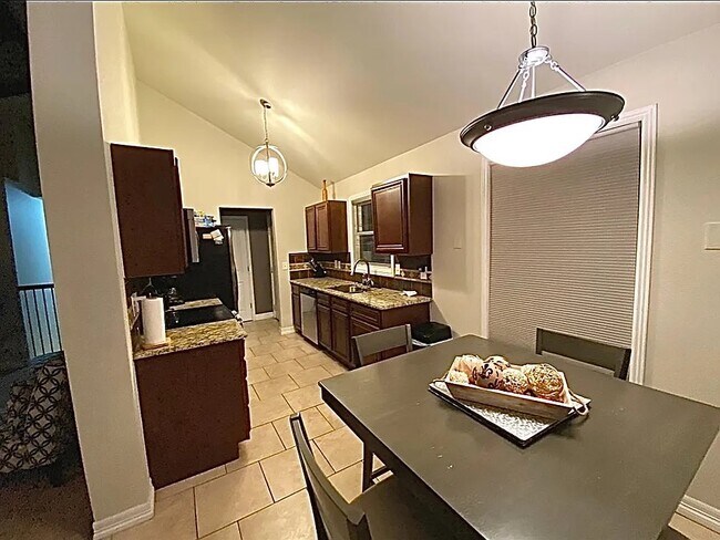 Building Photo - 1996 S Cherry St