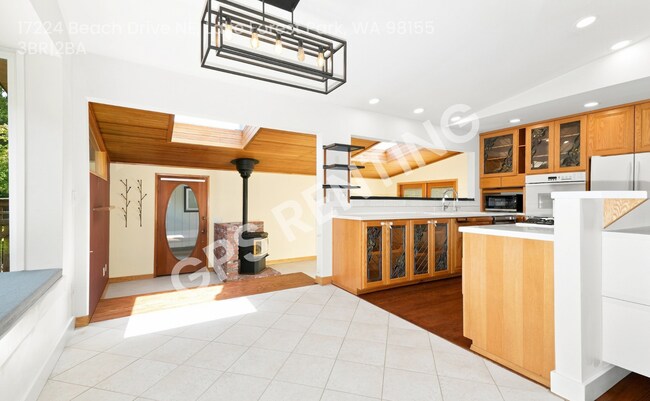 Building Photo - 17224 Beach Dr NE