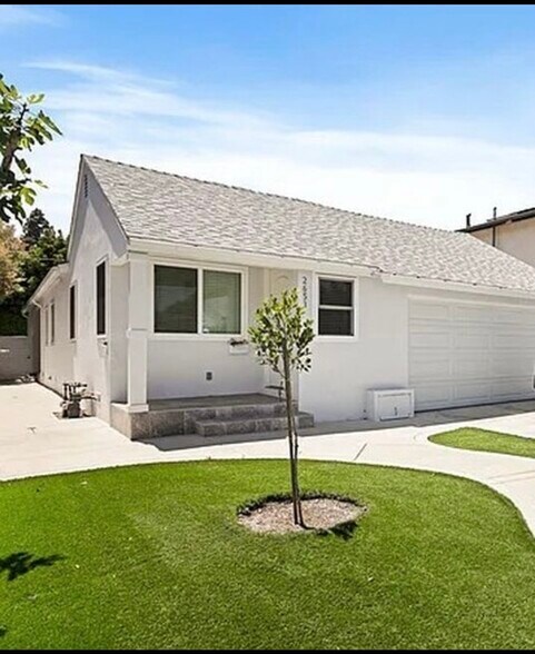 Building Photo - 2653 Tilden Ave