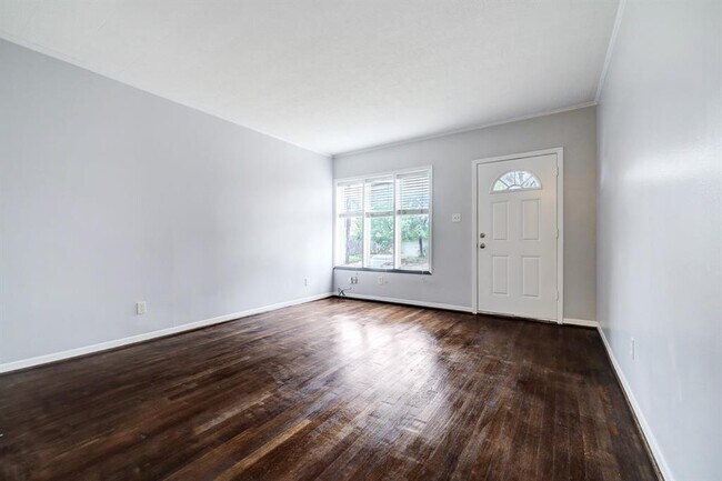 Primary Photo - 1608 Bonnie Brae St