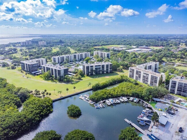 Building Photo - 2700 Cove Cay Dr