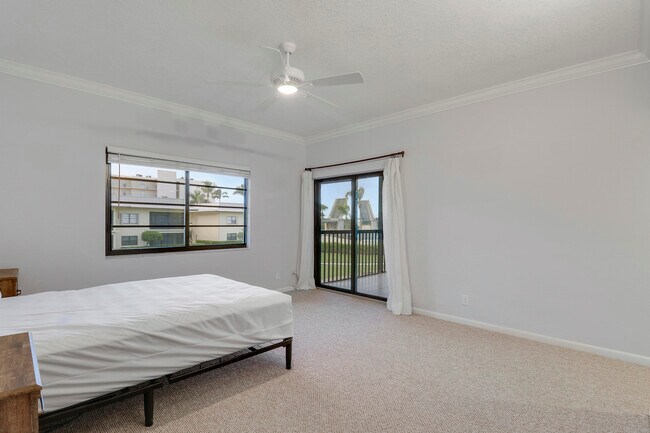 Building Photo - 275 S Beach Rd