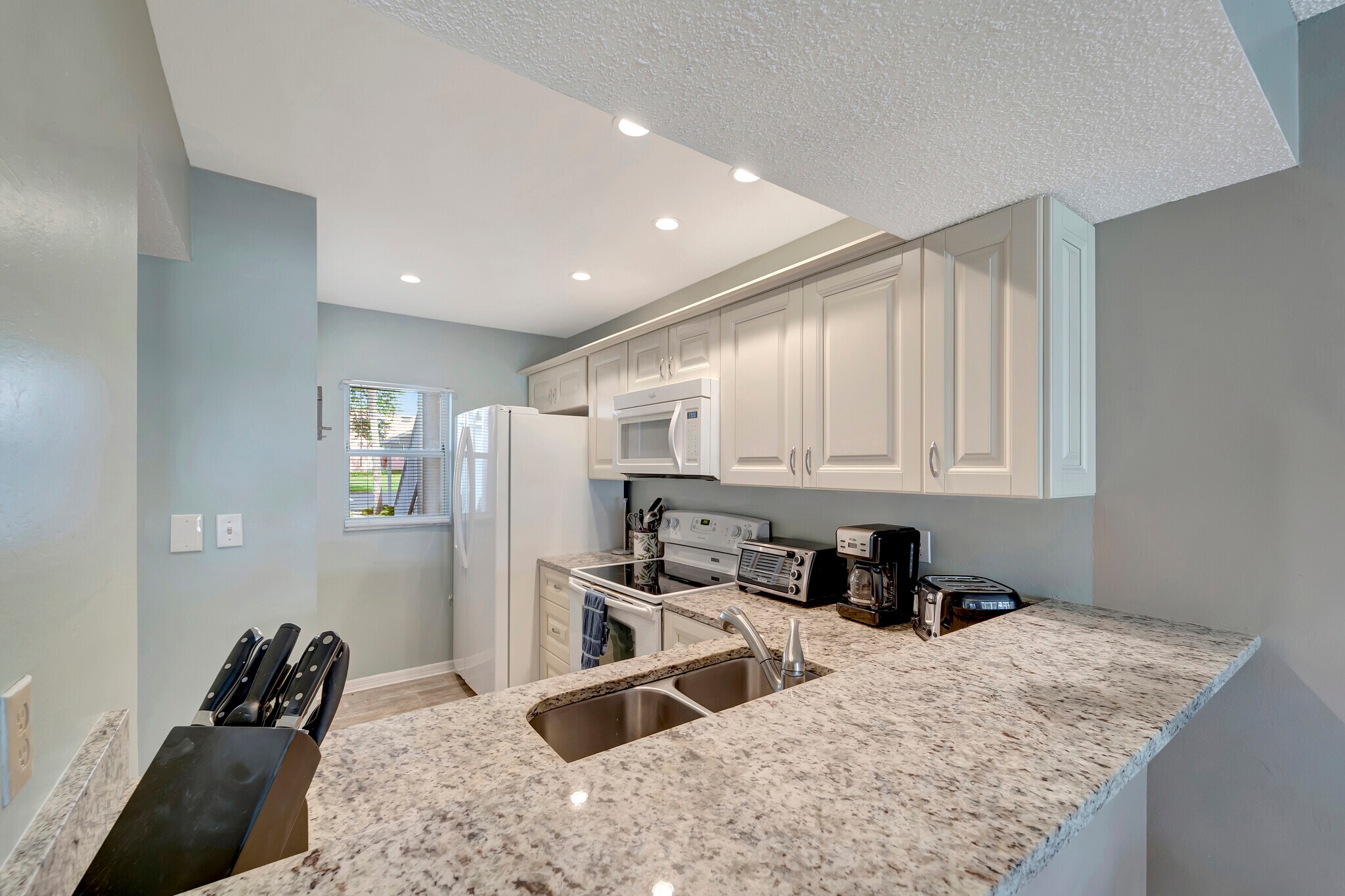 Building Photo - 456 Cerromar Rd