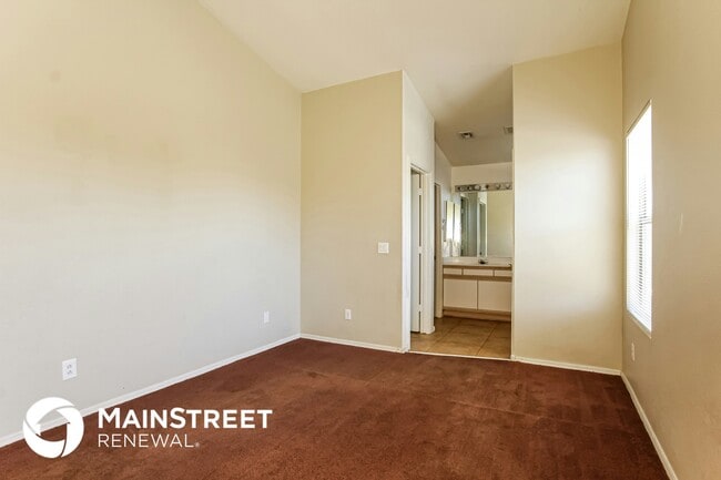 Building Photo - 8923 W La Reata Ave