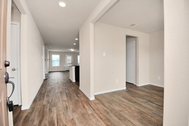 Building Photo - 3210 Aldridge Dr