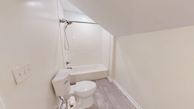 Building Photo - 345 Cloverdale Rd