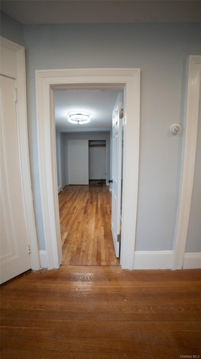 Building Photo - 305 N Terrace Ave