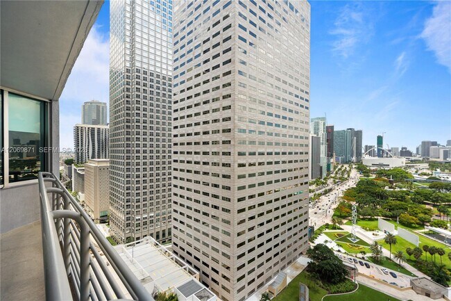 Building Photo - 325 S Biscayne Blvd