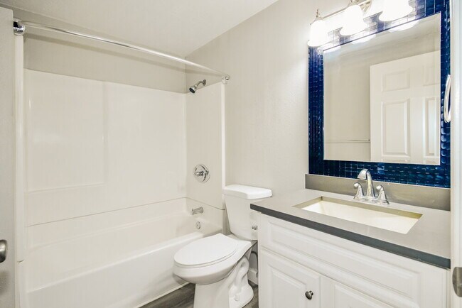 Building Photo - 1831 W Quarter Horse Ave