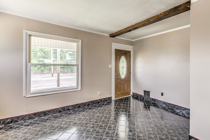 Building Photo - 2305 S Big Bend Blvd