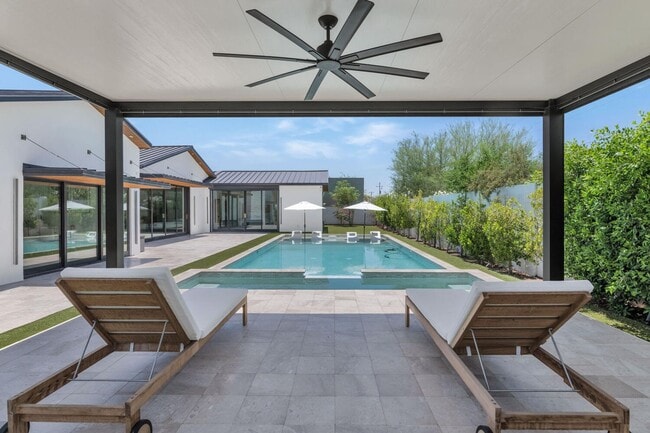 Building Photo - 5812 N 44th Pl