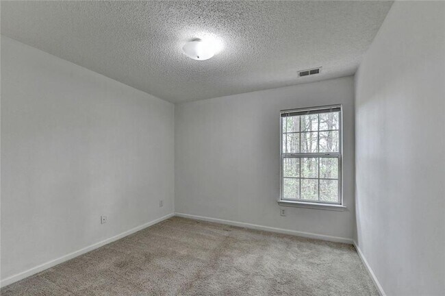 Building Photo - 310 Azalea Cir