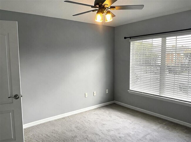 Building Photo - 7001 Interbay Blvd