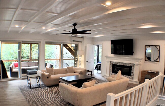 Building Photo - 317 Sky Walk