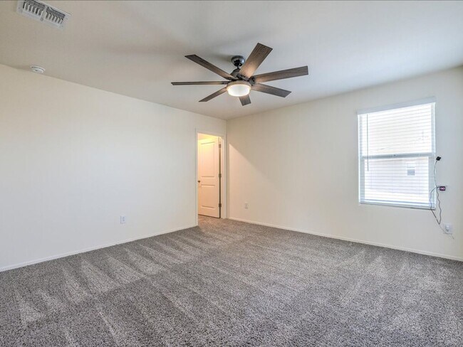 Building Photo - 11328 S Weismann Dr