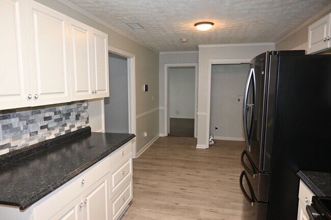 Building Photo - 2031 Wellborn Dr