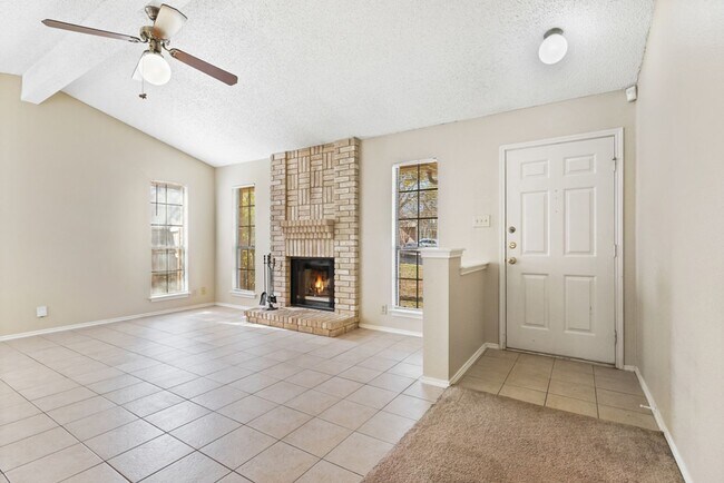 Building Photo - 3 Bedroom/2 Bath Applecreek Subdivision