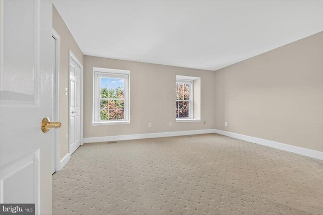 Building Photo - 3291 Sutton Pl NW