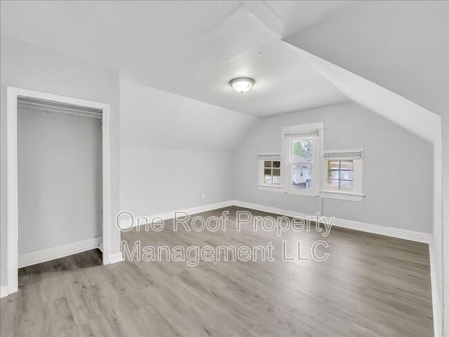 Building Photo - 324 N Hardesty