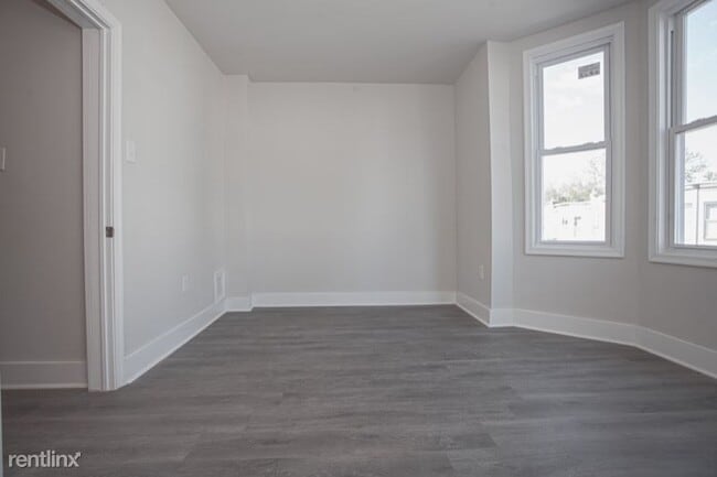 Building Photo - 1 br, 1 bath Condo - 1109 W Lehigh Ave