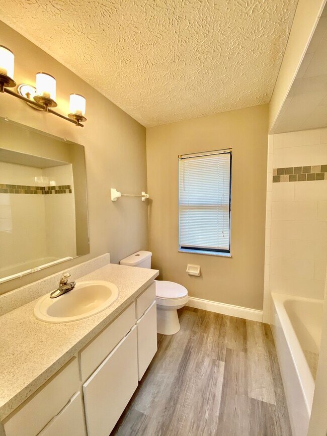 Building Photo - Three bedroom two bathroom Inverness Highlands Home