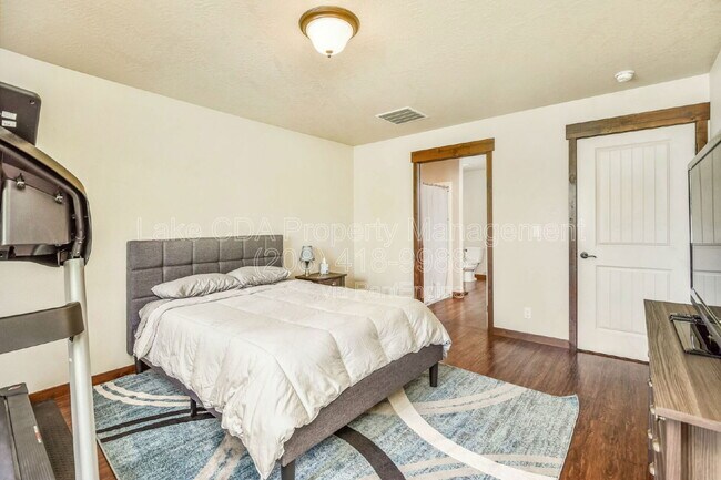 Building Photo - 10231 N Zenith St