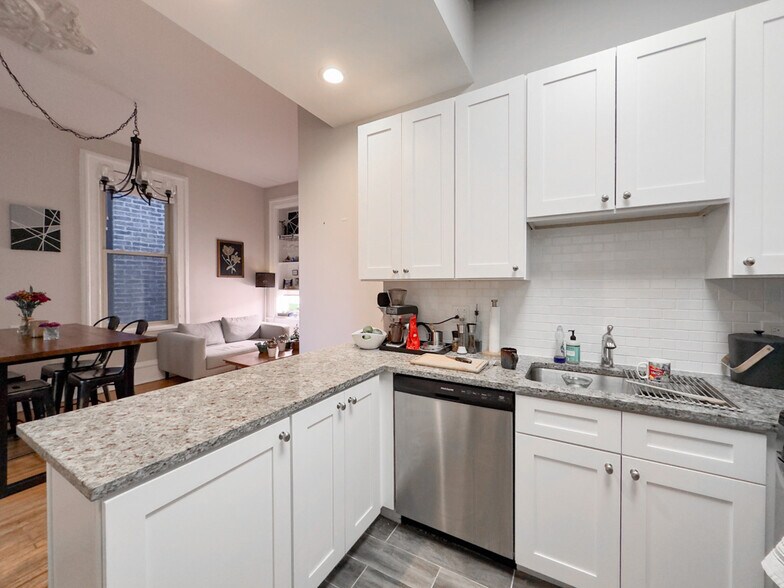 Building Photo - 2136 N Clifton Ave