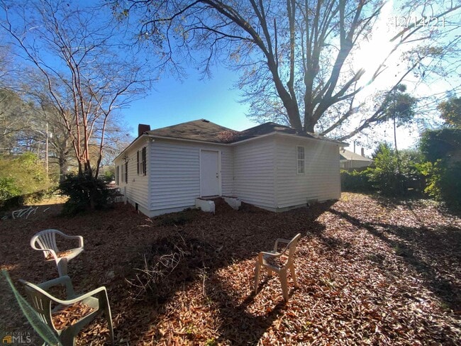 Building Photo - 107 Ford St