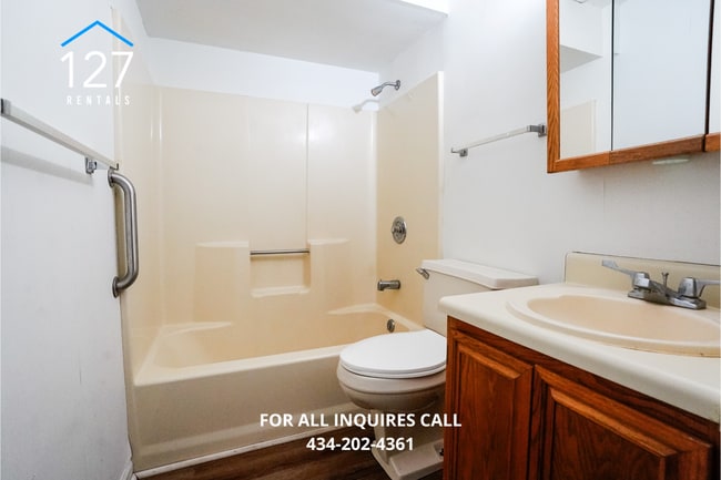 Building Photo - Spacious & Convenient 2-Bedroom Apartment ...