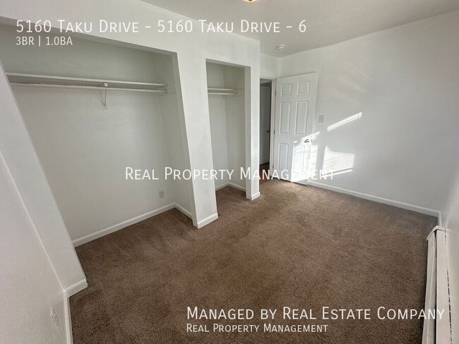 Building Photo - Three Bedroom One Bath Apartment Four Minu...