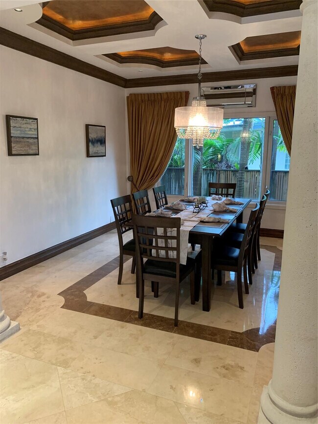 Building Photo - 2626 Barcelona Dr