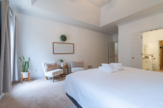 Building Photo - 350 Park Creek Ridge