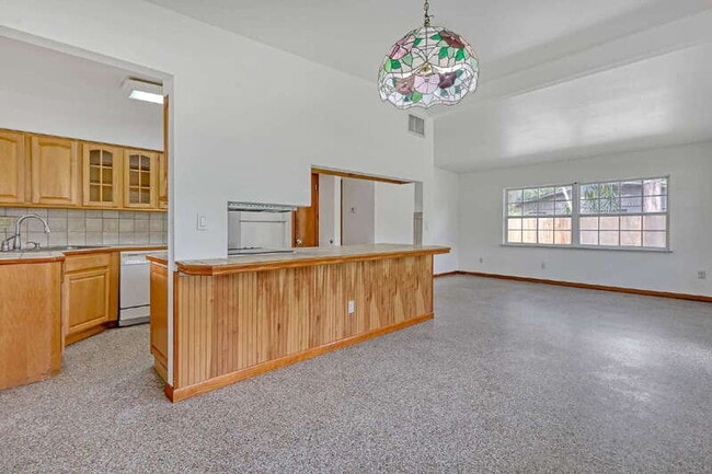 Building Photo - 184 S 5th St