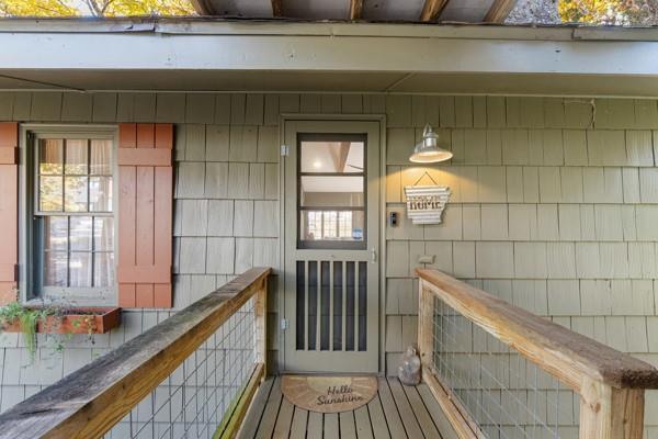 Building Photo - 60 Crescent Dr