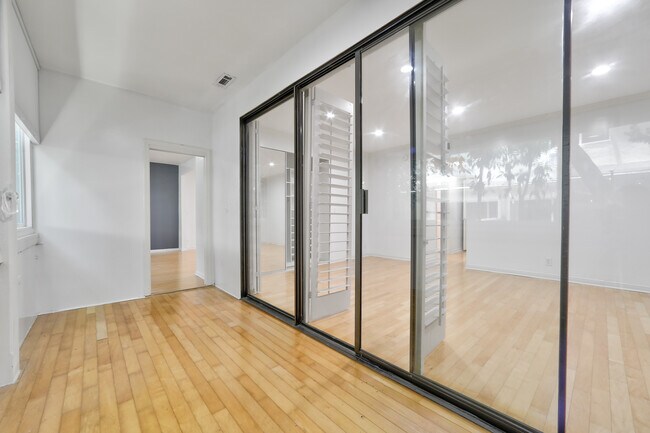 Building Photo - 11939 Gorham Ave