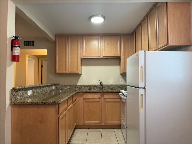 Building Photo - 1530 Heights Blvd