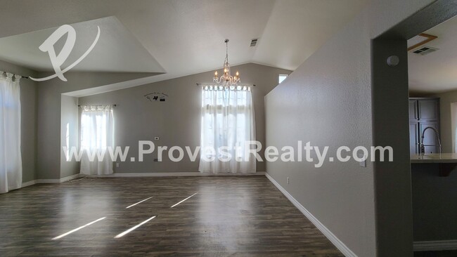 Building Photo - 3 Bedroom 2 Bath Hesperia Home with a bonu...