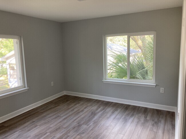 Building Photo - 719 Cypress Dr