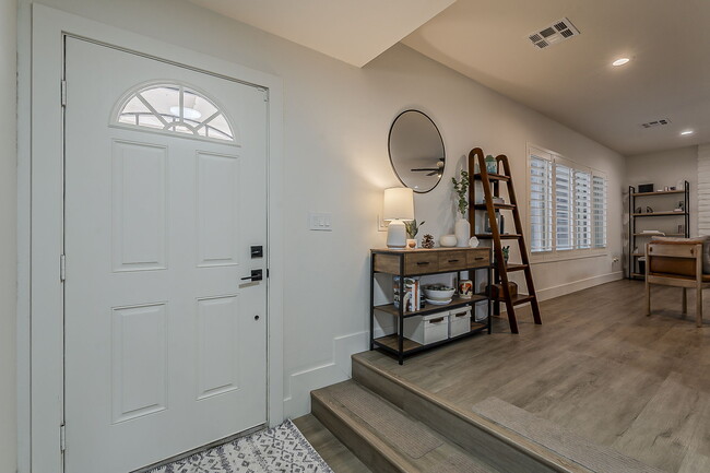 Building Photo - 2163 S Las Flores