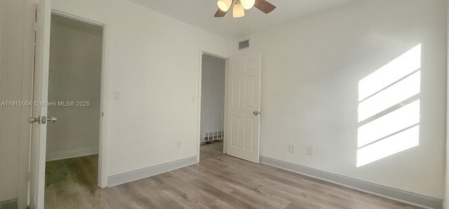 Building Photo - 5960 NE 5th Ct