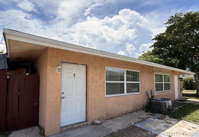 Building Photo - 3100 NW 4th Ave