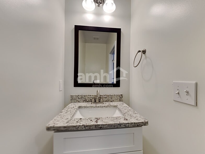 Building Photo - 301 Boulder Run