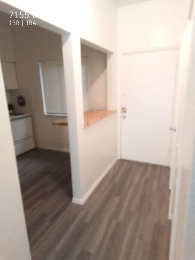 Building Photo - One bedroom Apartment with 600 sq. ft. of ...