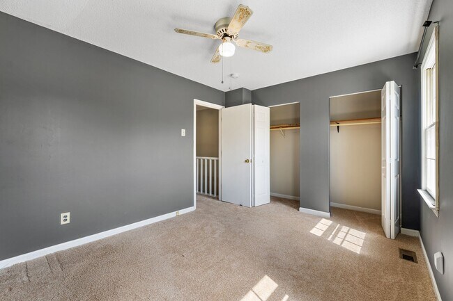 Building Photo - Spacious 3-Level Townhome Minutes from Dow...