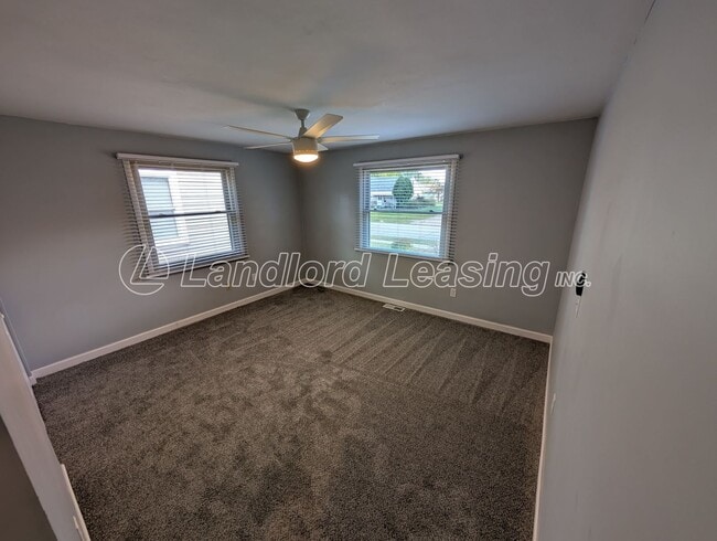 Building Photo - Charming Brick Home with Fenced Yard and S...
