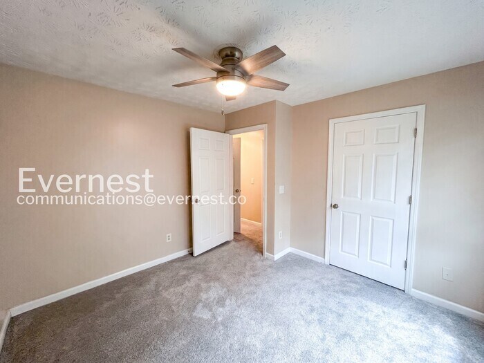 Building Photo - 7101 Fairington Ridge Cir