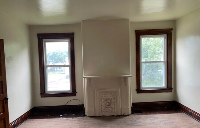 Building Photo - 858 S 23rd St